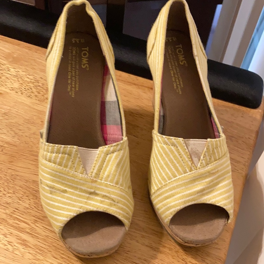 Toms wedged yellow shoes